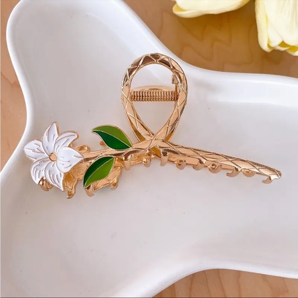 NWT Metal Hair Claw, Elegant Gold Flower Hair Clip - Picture 6 of 6